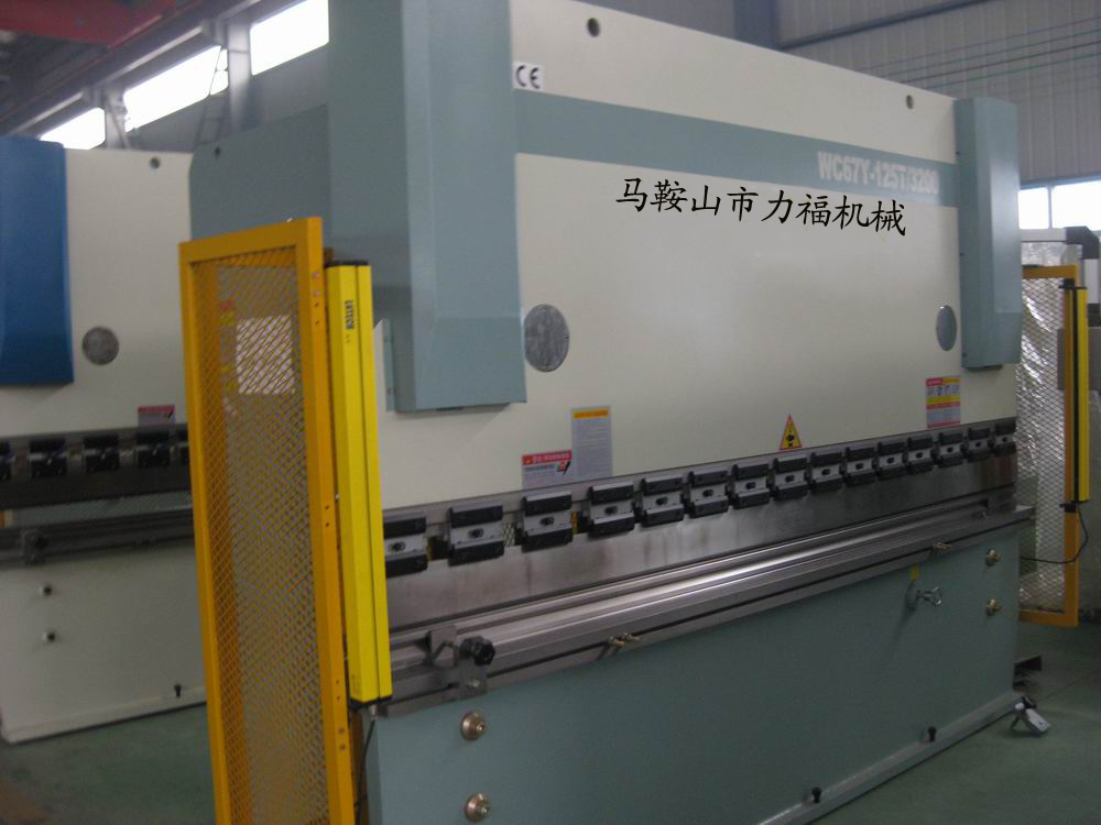 WC67Y-100T*2500pۏC(j) 100T*2500ҺۏC(j)r 
P(gun)I: